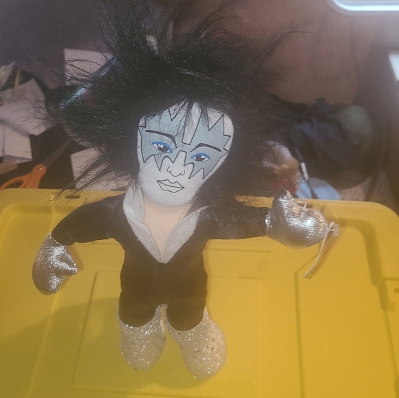 KISS Doll - Picture 4 of 16